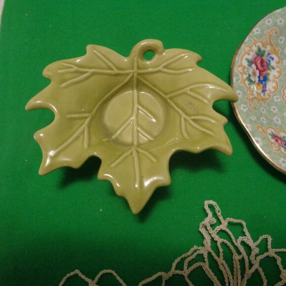 EARLY PAST VINTAGE AS-IS CARDS BOOK DESSERT DISH SAUCER HOLDER DOILY RIBBON LOT - Picture 6 of 15